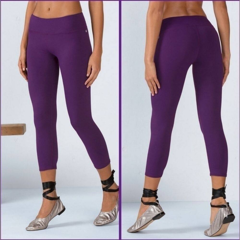 Fabletics Salar purple crop leggings Pants medium